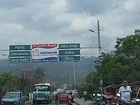 Passage de la frontière sur le Pont Simón Bolívar