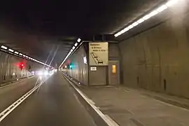 Dans le tunnel.