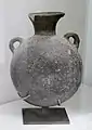 Gourde, grès sue. (Fukui). Ve ou VIe&nbsp;siècle. Musée Guimet