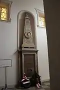 Tombe de Paracelse avec l'épitaphe Pax vivis - requies aeterna sepultis.