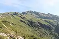 Vue sur le Grand Arc, à droite, et le Petit Arc, à gauche, depuis le pas des Chèvres (1&nbsp;760&nbsp;m) à l'ouest.