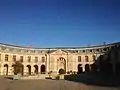 la Grande &nbsp;Écurie, le manège dans la Grande Cour