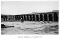 Vue partielle de la cour et de son portique oriental, photographie extraite d'un ouvrage datant de 1918.