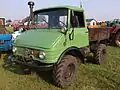 Unimog 421 avec cabine tout en acier et tuba