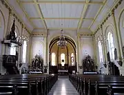 Vue intérieure de la nefvers le chœur.