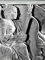 Instrument ressemblant à une pandoura sur un sarcophage romain. IIIe siècle apr. J.-C.