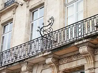 Garde-cocu sur le balcon, qui marque la séparation avec l'hôtel Raby.