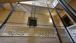 La cage d'escalier.