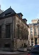 Depuis la cour.