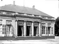 Façade sur le jardin.