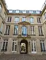 Cour.