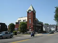 Hôtel de ville de Louiseville en 2007.