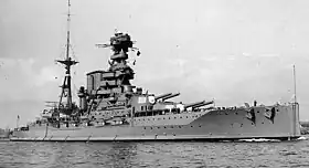 Le cuirassé britannique Barham.