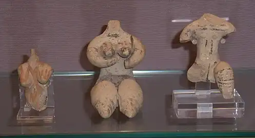 Figurines féminines provenant de Tell Arpachiyah et Chagar Bazar, Halaf récent (v. 5&nbsp;600 - 5&nbsp;200 av. J.-C.).  British Museum.