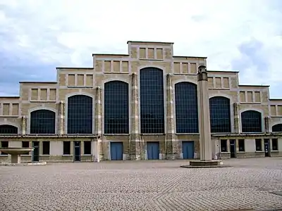 La halle Tony-Garnier, patrimoine classé du XXe&nbsp;siècle.