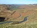 La route vue du col en direction d'Eskdale&nbsp;(en).