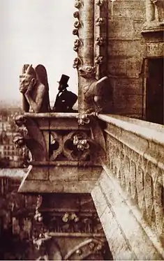 Charles Nègre, Le Stryge (vers 1853). Le Secq pose près du stryge de la cathédrale Notre-Dame de Paris.