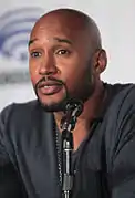 Henry Simmons&nbsp;(en) interprète de l'agent Alphonso « Mack » MacKenzi&nbsp;(en)