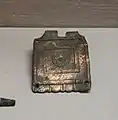 Plaque de ceinture en bronze émaillé, VIe&nbsp;siècle.
