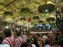 Intérieur de la Hofbräu-Festzelt, en soirée