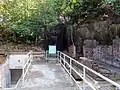 Les ruines de la salle des machines et de la salle de stockage d'énergie, en bas à gauche se trouve l'entrée de la salle de stockage d'essence.