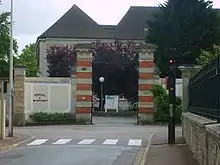 Entrée de l’hôpital local de Brie-Comte-Robert