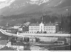 L'hôpital.