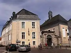 L’Hôtel-Dieu de la ville.