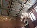 Plafond de la salle.