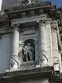 Statue de Catinat sur la façade de l'Hôtel de ville de Paris.