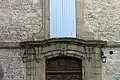 Détail de la porte d'entrée.