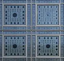 Interprétation contemporaine à l'Institut du monde arabe de Paris, moucharabiehs détachés de leur fonction de ventilation.