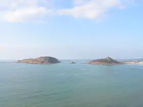 L'île Milliau, l'île Molène et le Castel.