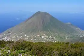 Vue du versant oriental du Monte dei Porri depuis le Monte Fossa delle Felci.