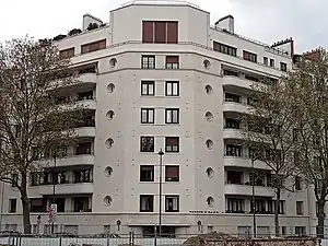 Immeuble du no&nbsp;20, datant de 1934.