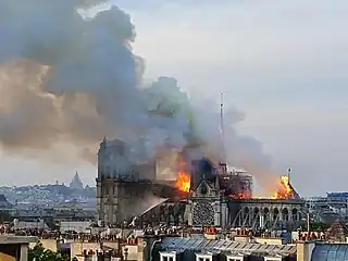 Incendie vu depuis le ministère de l'Enseignement supérieur à 19&nbsp;h&nbsp;38.