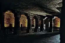 Ajanta, vihara 1. Les cellules.
