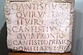 Inscription contenant une référence à la tribu Quirina&nbsp;(it) du Val Camonica (QVIR).