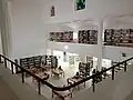 Intérieur de la bibliothèque.
