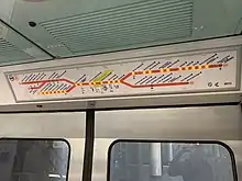 Plan lumineux de la ligne A du RER au-dessus d'une porte