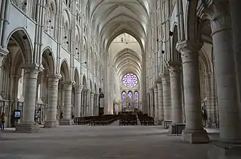 La nef, vers le chœur.