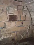 L'intérieur du bâtiment de la fontaine aux Moines, abritant un bassin de décantation.