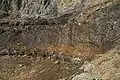 Entre les cirques rocheux Circo de Cotautero et Circo de Carriata, dans le chenal d'érosion, de l'eau s'échappe même par temps sec.