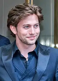 Jackson Rathbone interprète Justin.