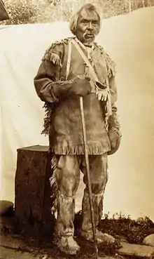 Chaman athabascan photographié vers 1932.