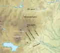 Carte en couleur du réseau hydrographique d'une montagne, les montagnes en marron, les plaines en vert, et les cours d'eau et étendues d'eau en bleu.