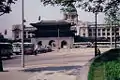 Au début des années 1990, la pression croissante en faveur du retrait du bâtiment du centre de Séoul s'accentue