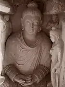 Petite chapelle à la figure de Buddha. Site de Jaulian. Taxila Ve&nbsp;siècle EC. Reproduction en plâtre (musée de Taxila) de l'original en stuc