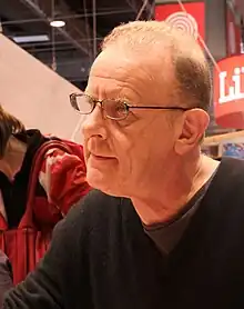 photographie en couleur du visage de Jean Teulé en plan rapproché