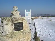 La stèle à la jetée, où le marquis de La Fayette embarqua, en 1780.